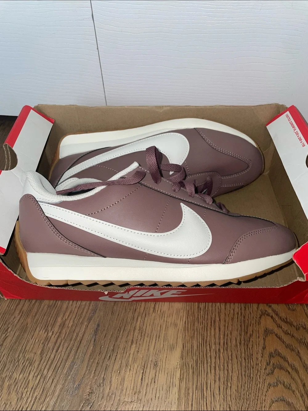 Nike Pacific Leather Women’s Lace-Up Sneakers Smokey Mauve/White HV6430-200 2025